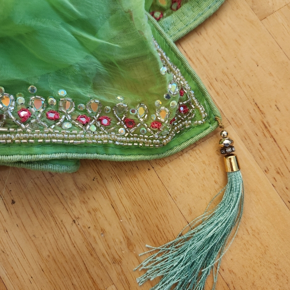 Embroidered Green Traditional Indian Saree - Picture 3 of 9